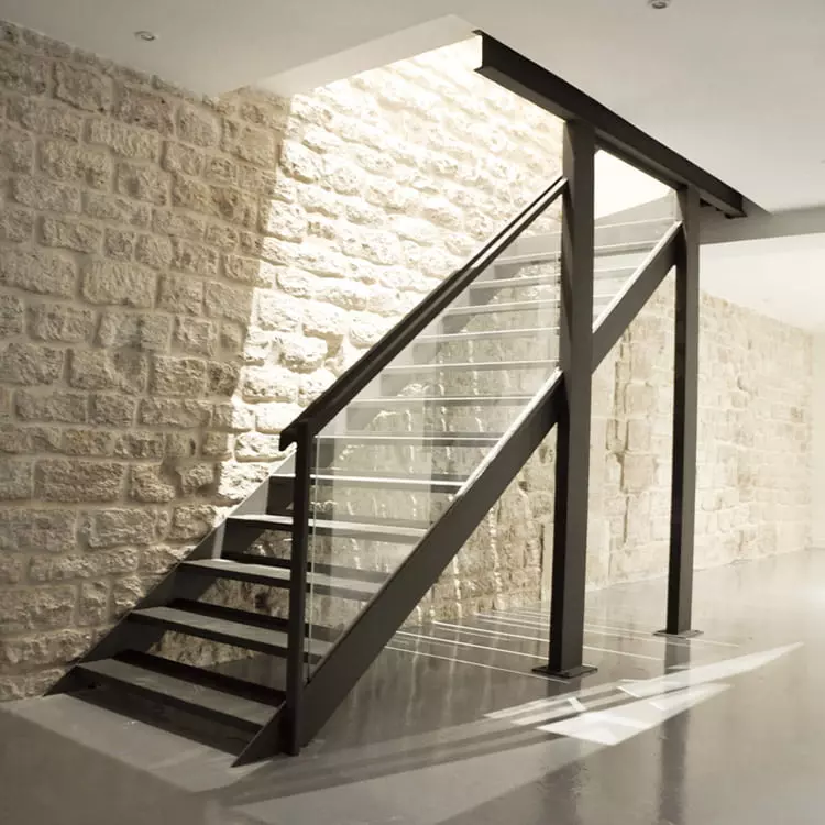 Escalier à clairevoie sur mesure • Voir le chantier escaliéteur, spécialiste des escalier sur mesure