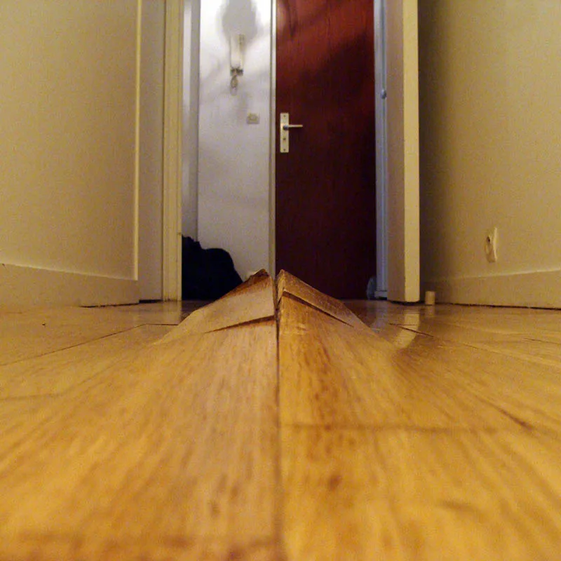 Réparation d'un parquet déformé par une fuite d'eau Petits travaux de menuiserie parquet bois