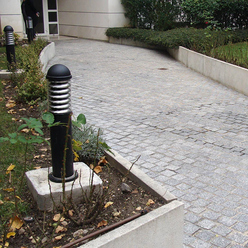 Travaux d'électricité dans une allée Petits Travaux d'électricité