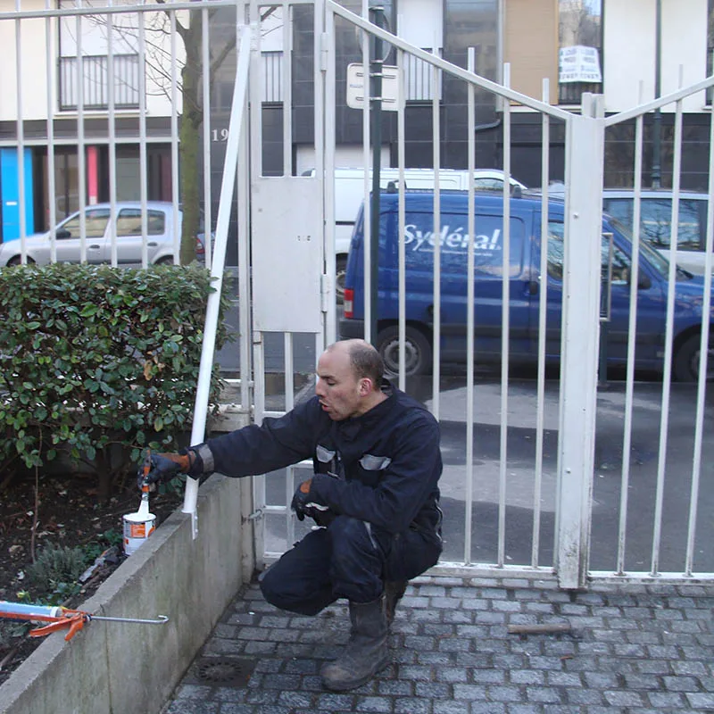 Installation d'une porte à ouverture automatique Petit travaux de serrurerie et automatisme porte