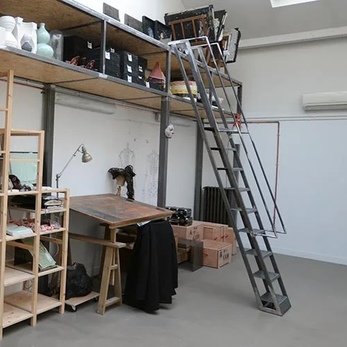 Echelle de bibliothèque coulissante sur rail et roulettes Escaliéteur, spécialiste des escalier sur mesure