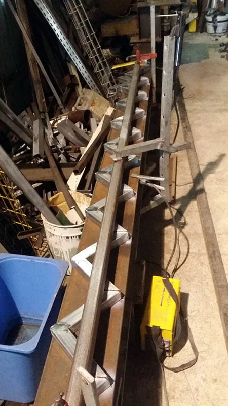 Soudure de la structure de l'escalier en acier Escaliéteur, spécialiste des escalier sur mesure