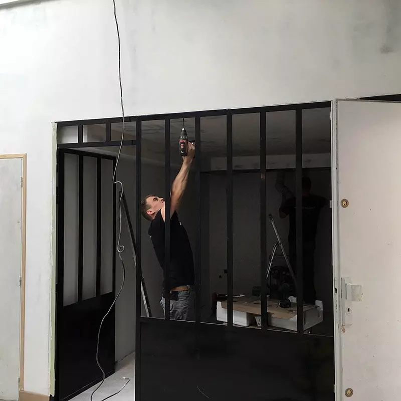 Pose de la façade en acier Travaux de rénovation