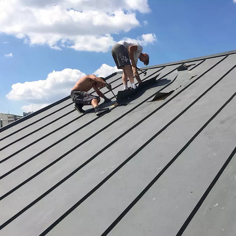 Pose d'une fenêtre de toit Velux à Montreuil