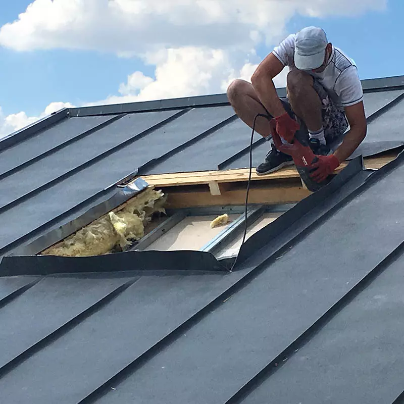 Pose d'un Velux à Montreuil