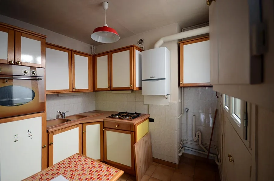 Etat de la cuisine avant travaux, dans son jus Rénovation appartement à Saint Germain en Laye