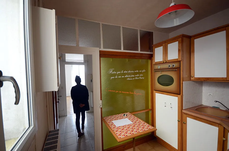 Cuisine non structurée, multiplication des matériaux, bonne à décorer ! Rénovation appartement à Saint Germain en Laye