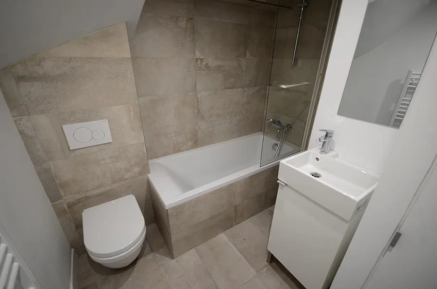 Création d'une salle de bain en mezzanine Aménagement d'un loft à Paris