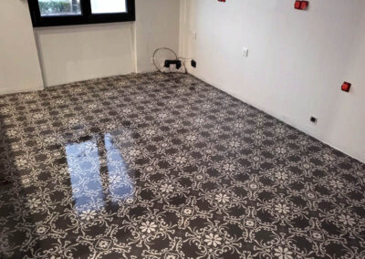 Travaux de carrelage de cuisine dans une maison