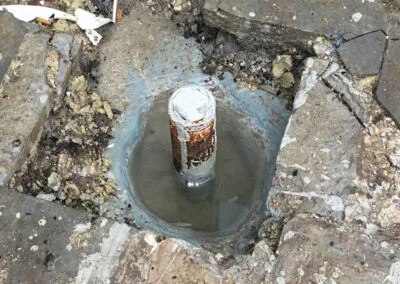 Coulage de béton dans le micropieux