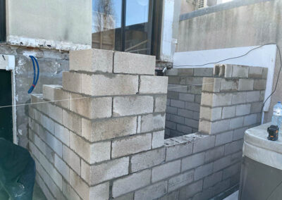 Construction d'une extension de maison en parpaing