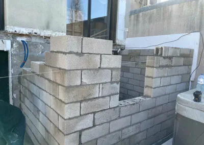 Construction d'une extension de maison en parpaing