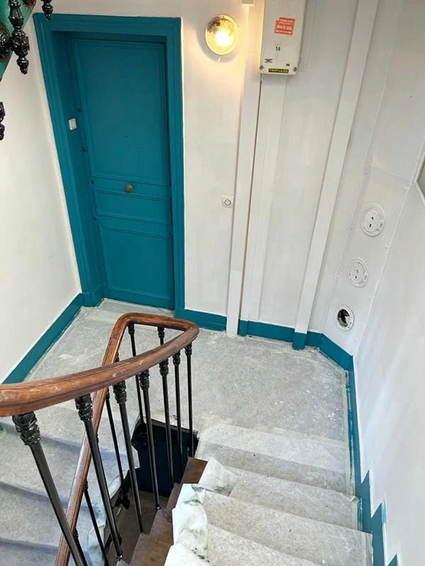 Protection des sols et de l'escalier de la copropriete Travaux de peinture avec protection des sols dans l'escalier