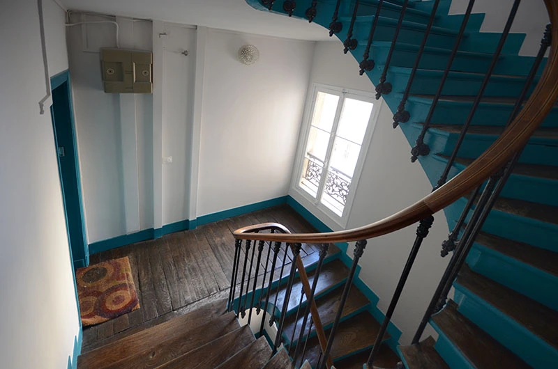 Rénovation des parties communes de cet immeuble Parties communes en rénovation dans cet immeuble parisien