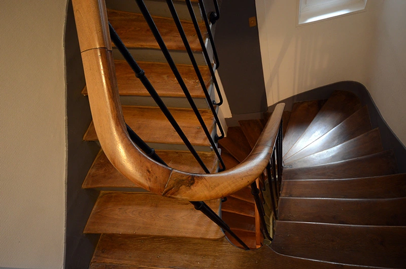 Rénovation d'une cage d'escalier suite à un dégât des eaux, Paris