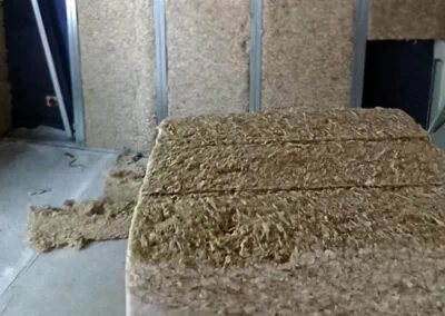 Isolation thermique intérieure d’une maison avec matériaux biosourcés