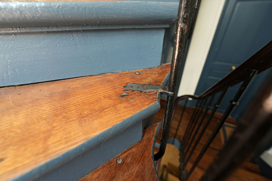 Détail du traitement des marches et contremarches Rénovation d'une cage d'escalier à Paris