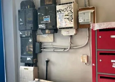 Travaux de rénovation du porche d'entrée d'un immeuble à Paris