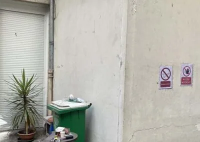 Travaux de remise en état du ravalement de la loge d'immeuble à Paris