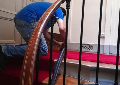 Shampouinage des tapis d'escalier