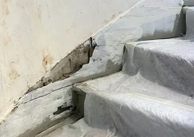 Rénovation des plinthes d'un escalier de copropriété