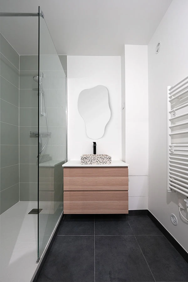 Création d'une salle d'eau avec une douche à italienne à Charenton-le-Pont Rénovation d'une appartement à Charenton-le-Pont