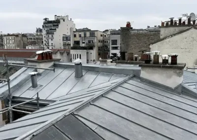 Rénovation d’une toiture en zinc à joint debout à Paris