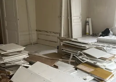 Démolition des meuble et porte de l'ancien appartement