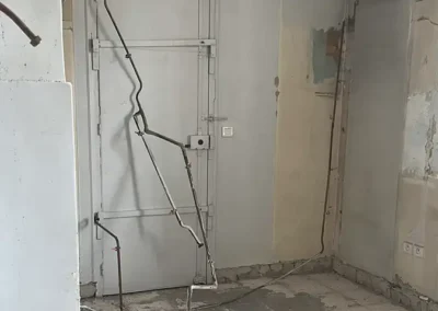 Mise à nu des mur et du sol avant travaux